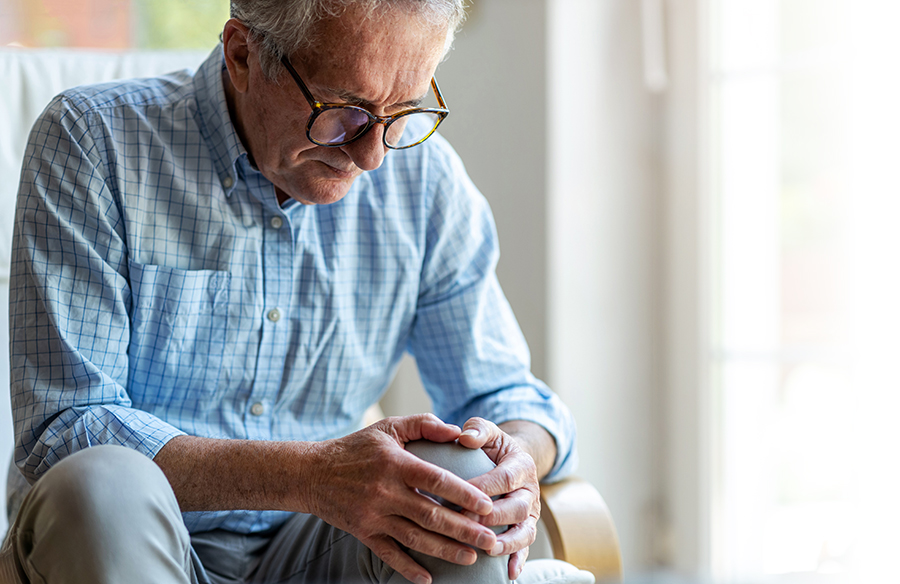 Man holding knee